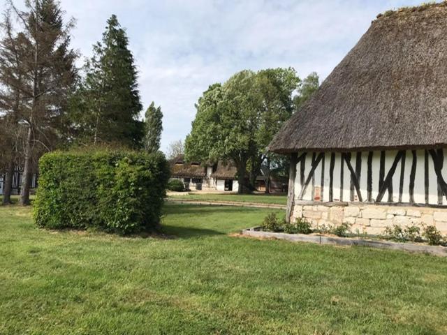 La Gloriette Gite Situe Dans La Propriete Dun Magnifique Manoir Vatteville Exterior foto