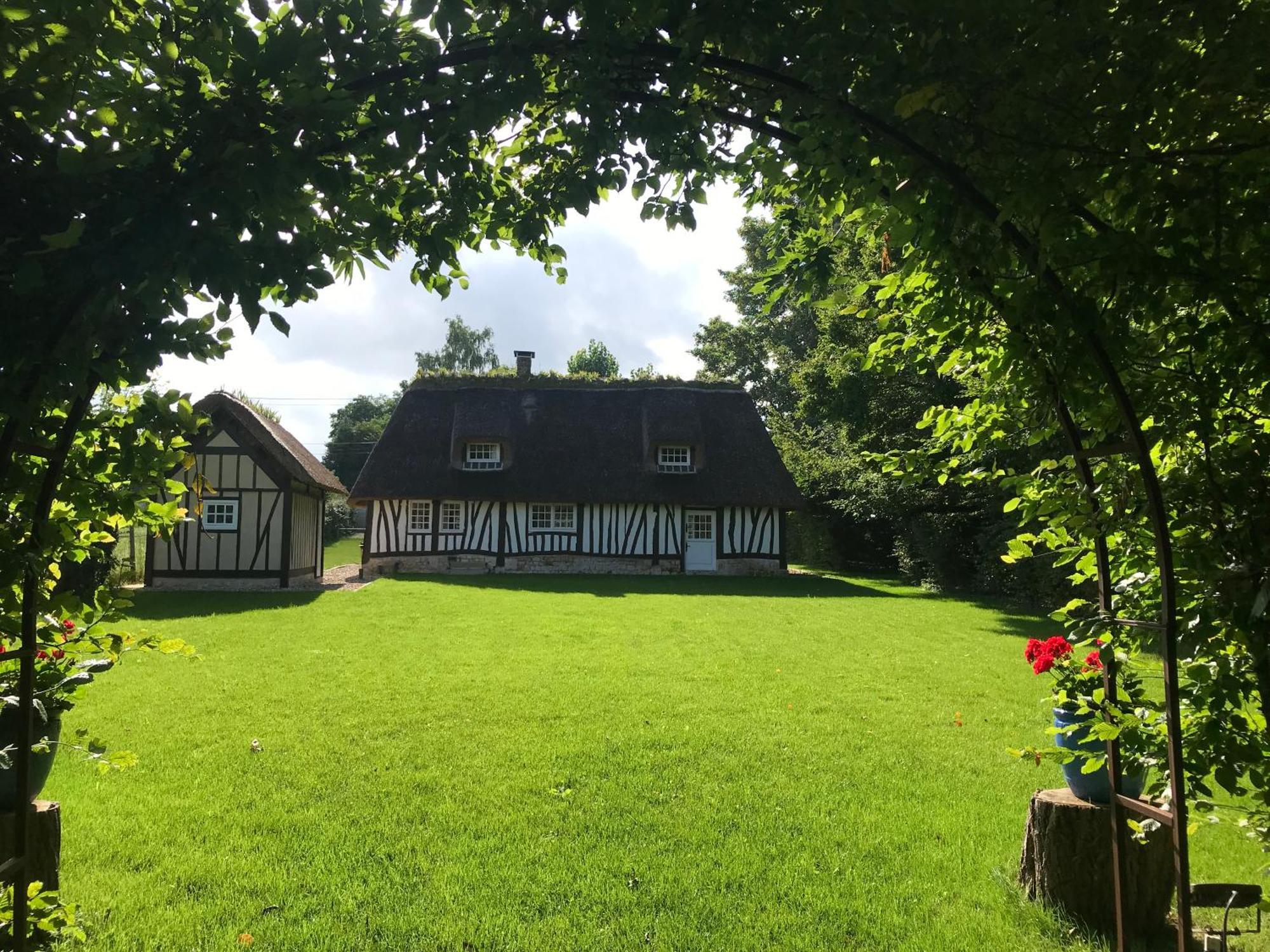 La Gloriette Gite Situe Dans La Propriete Dun Magnifique Manoir Vatteville Exterior foto